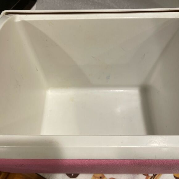 Igloo Playmate Pink Lunch Cooler 7 Quart - Picture 8 of 15